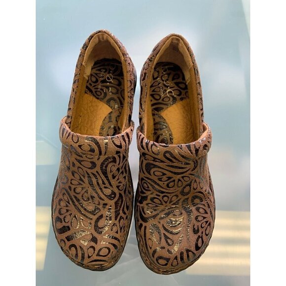 Boc BORN Size 6M Peggy Clogs Embossed Leather Slip On Clogs Wedge Women Brown - Picture 2 of 6